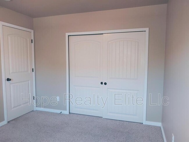 Building Photo - 1555 Promontory Bluff View