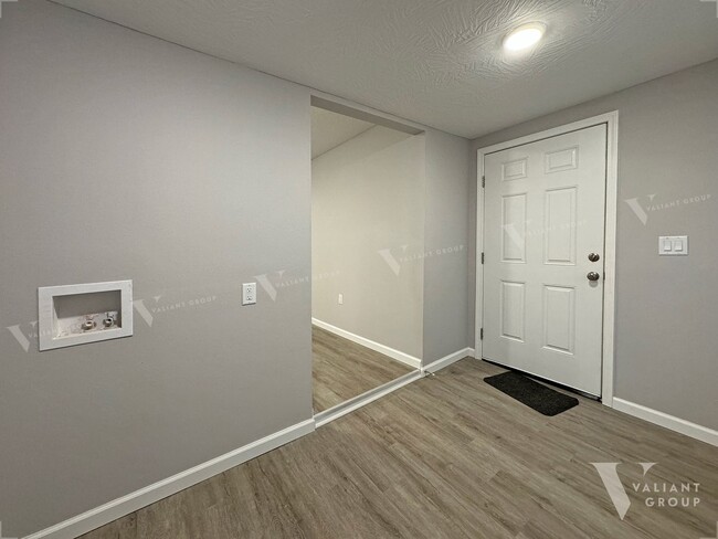 Building Photo - Beautifully Renovated 2-Bedroom, 1-Bathroo...