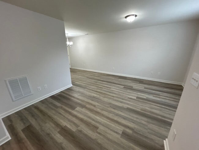 Building Photo - *Move in Special* Updated 3 Bedroom | 2.5 ...