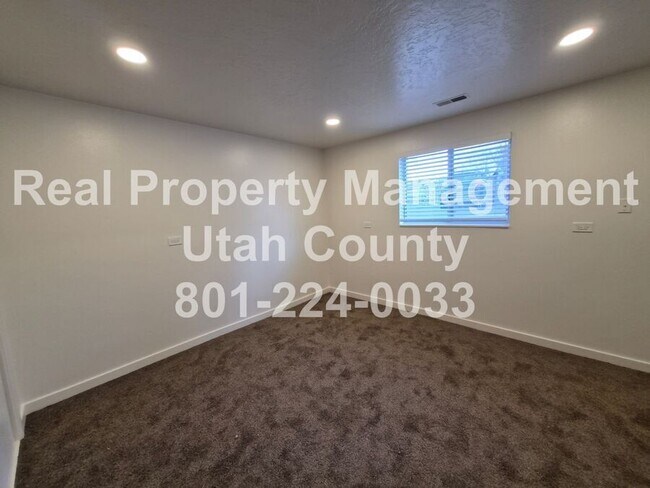 Building Photo - 1146 W 100 N