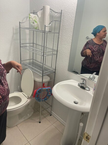 Building Photo - 4942 Garden Ct