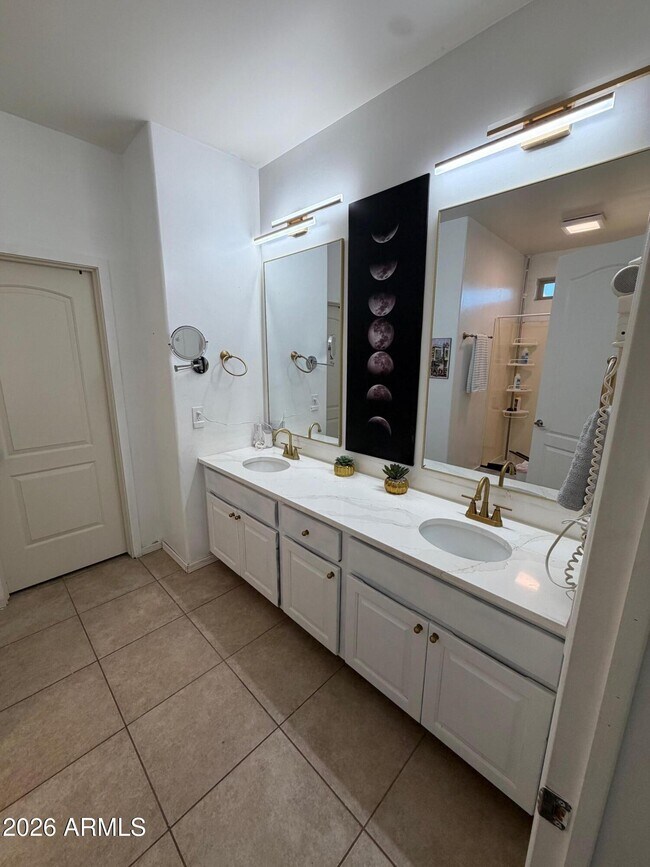 Building Photo - 1507 E Apollo Rd