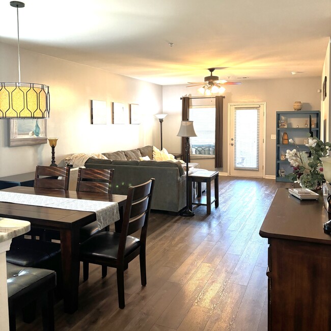 Building Photo - 6253 Catalina Dr