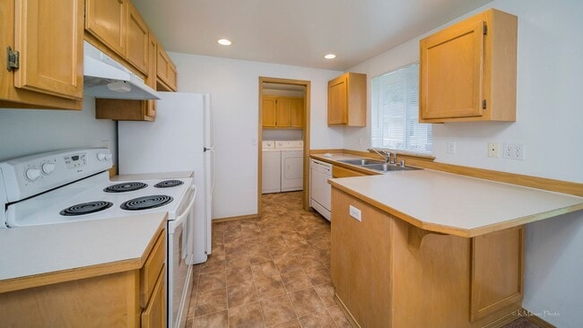 Building Photo - 8125-Rothfuss