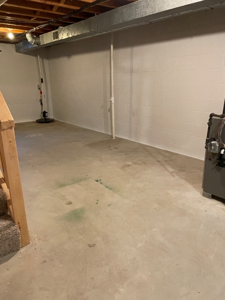 Building Photo - 560 Foxtail Dr