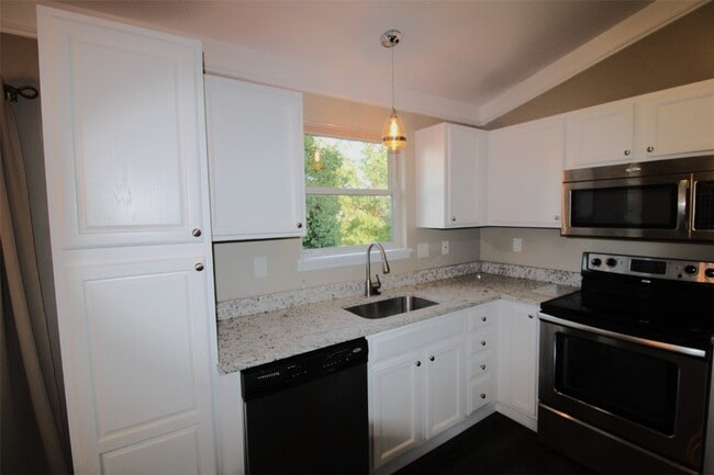 Building Photo - 207 Tyndale Dr