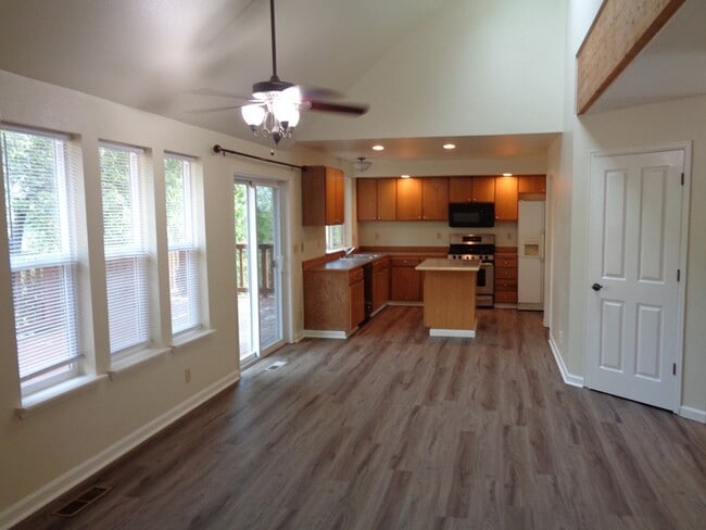 Building Photo - 1266 NW Timber Shadow Ct