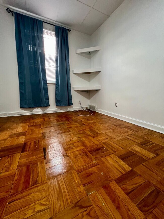 Building Photo - Stunning 3-Bedroom Townhome in Wissinoming! Available NOW!