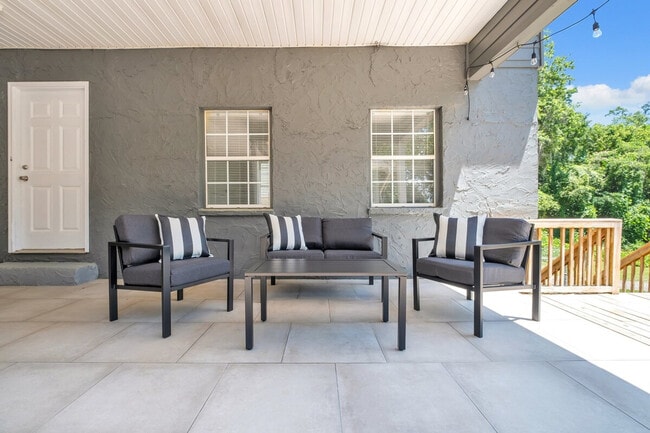 Building Photo - 905 Buena Vista Dr