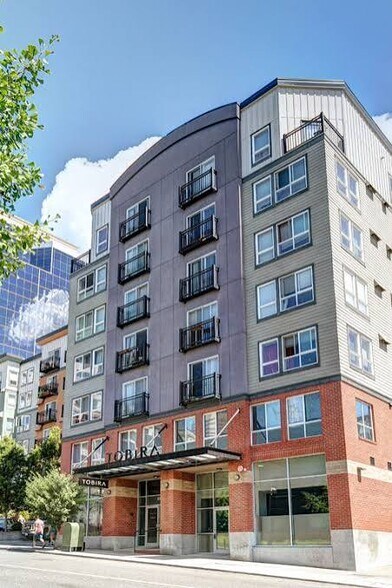 Building Photo - 108 5th Ave S