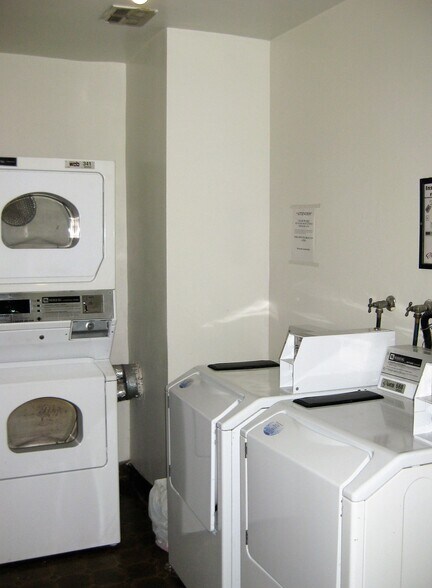 Building Laundry Facility - 1300 Midvale Ave