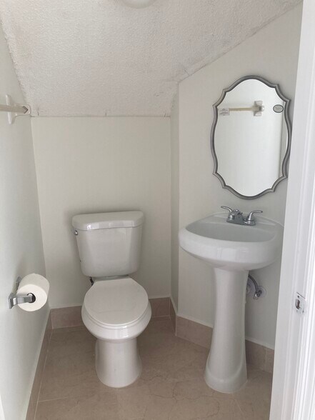 Building Photo - 11540 SW 148th Ct