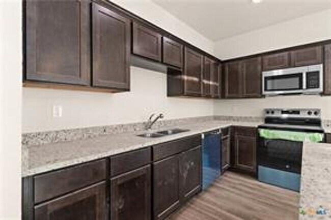 Building Photo - 1ST MONTH RENT FREE