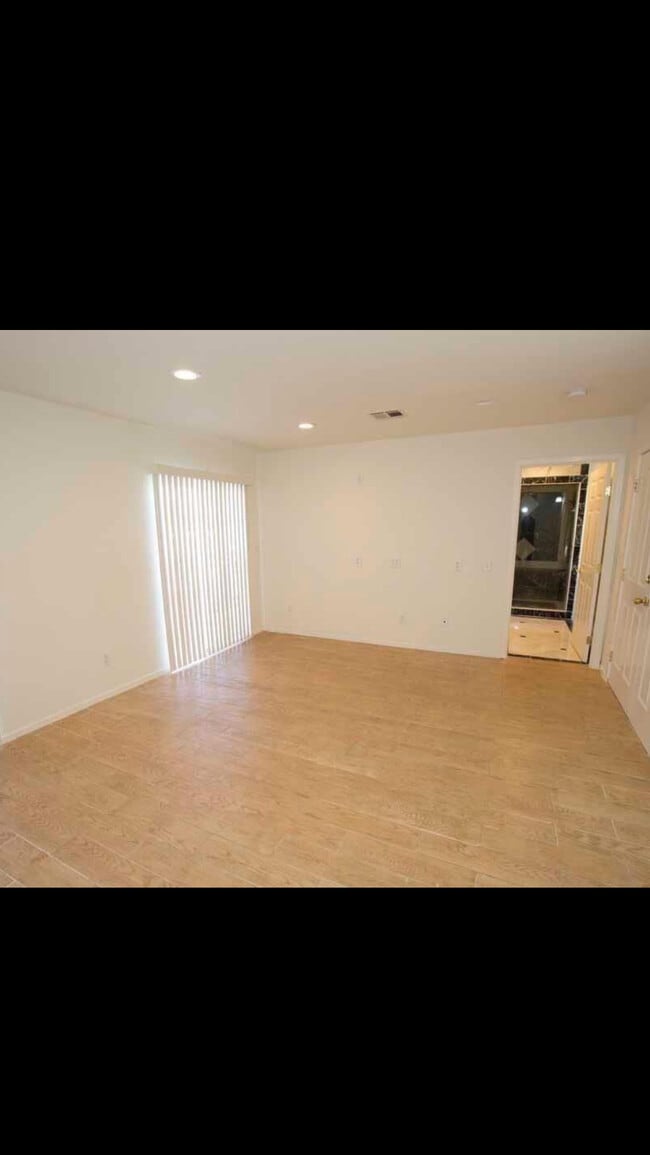 Building Photo - 14646 Kittridge St