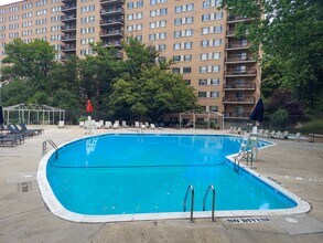 Building Photo - Spacious 1br/1bth Condo minutes from Downtown Silver Spring!