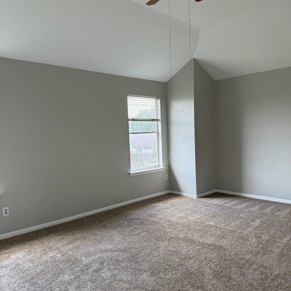 Building Photo - 19959 Sycamore Valley Dr