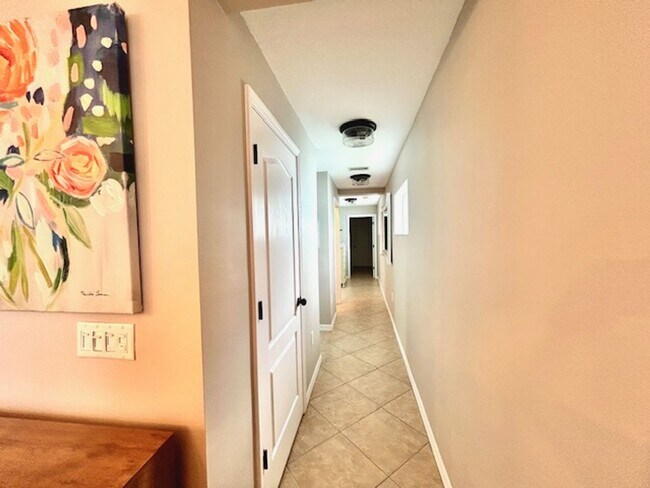 Building Photo - 2/2 UNFURNISHED - ADORABLE BUNGALOW- WITH GARAGE/GATED COMMUNITY