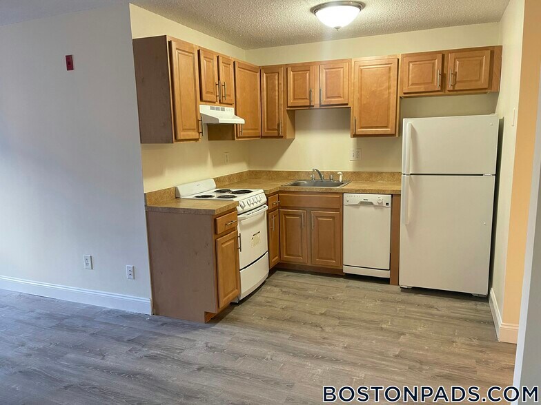 Building Photo - 1126 Boylston St