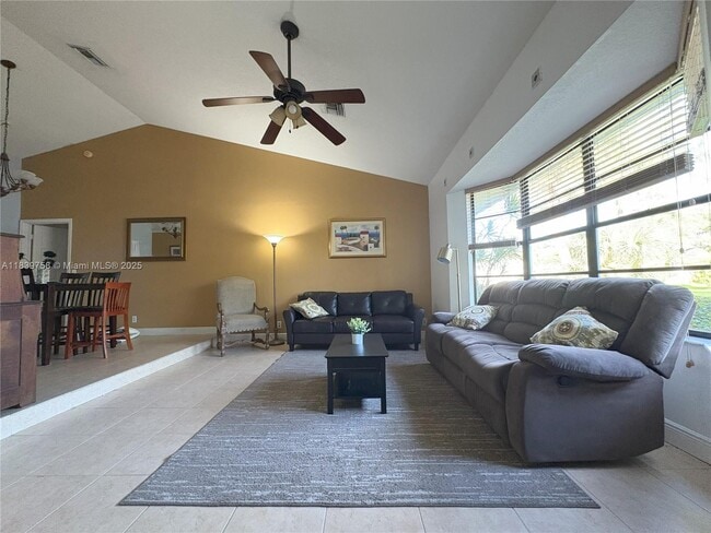 Building Photo - 730 Daffodil Dr