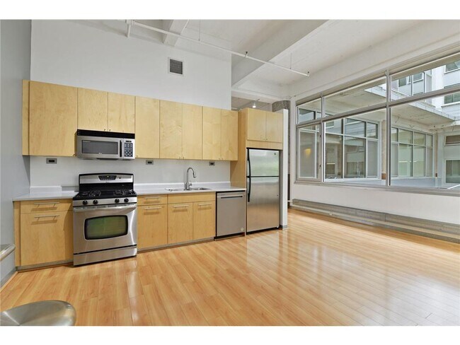 Building Photo - 700 N Washington Ave