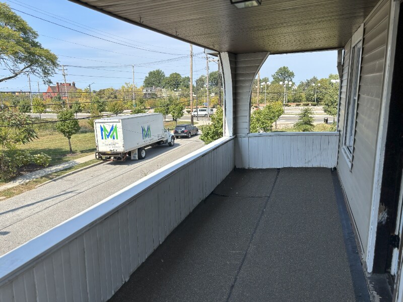 Building Photo - 2833 E 100th St