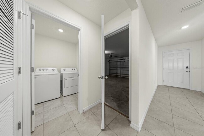 Building Photo - 8748 SW 49th Cir