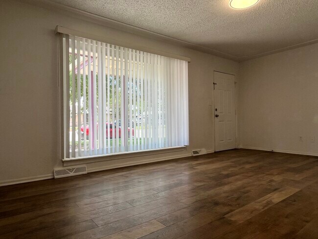 Building Photo - 9160 Cypress Dr