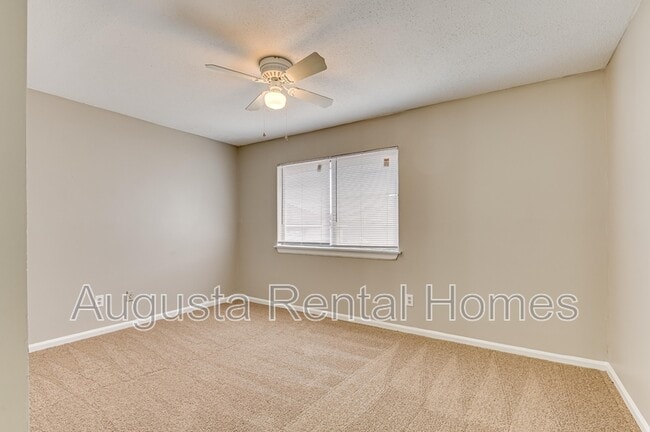 Building Photo - 2818 Thomas Ln