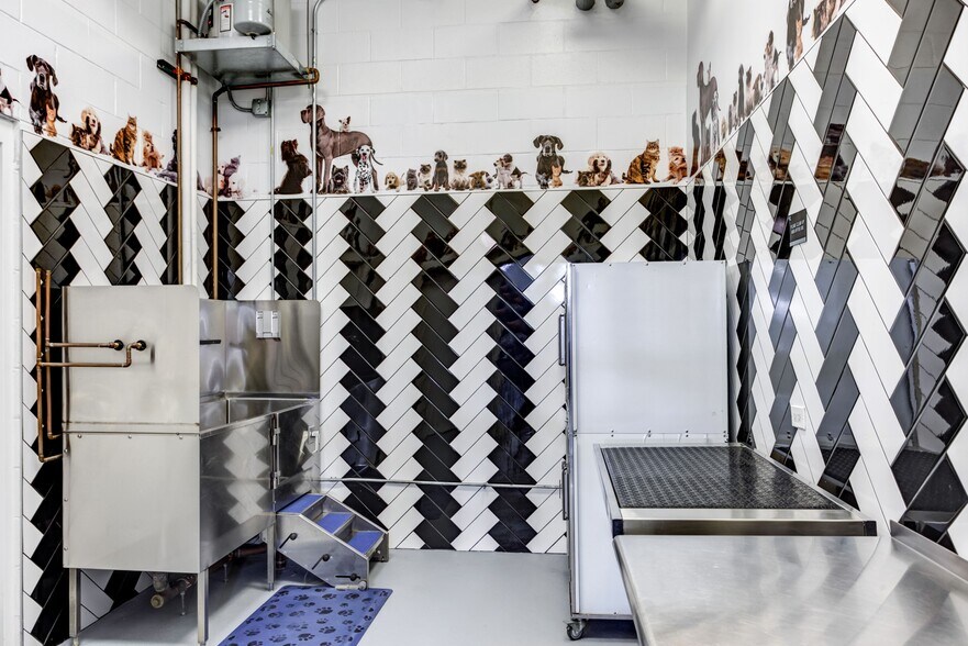 Building Photo - 411 N Halsted St