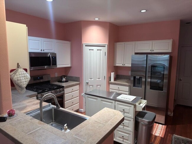 Building Photo - Beautiful Townhome Available in Prestigious Arbor Woods at Murrayhill