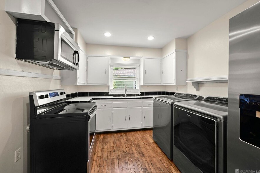 Building Photo - 977 Rittiner Dr