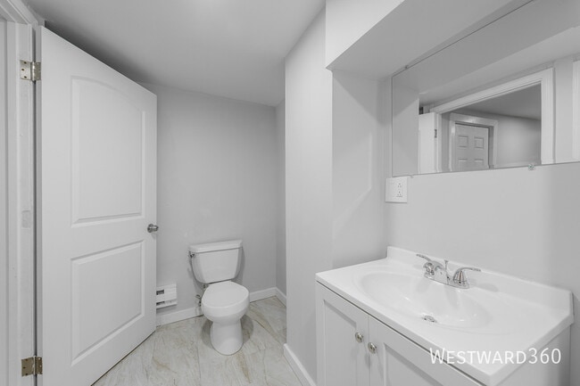 Building Photo - 666 E 50th Pl