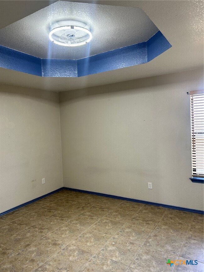 Building Photo - 604 Redbud Dr