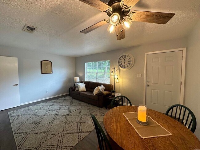 Building Photo - 3801 Elizabeth St