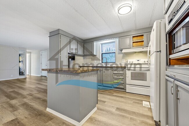 Building Photo - 2-Bedroom 2-Bathroom Home with Off-Street Parking Available in Coeur d’Alene!