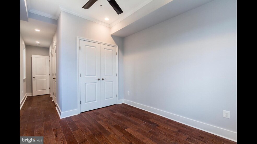 Building Photo - 9 E Fort Ave