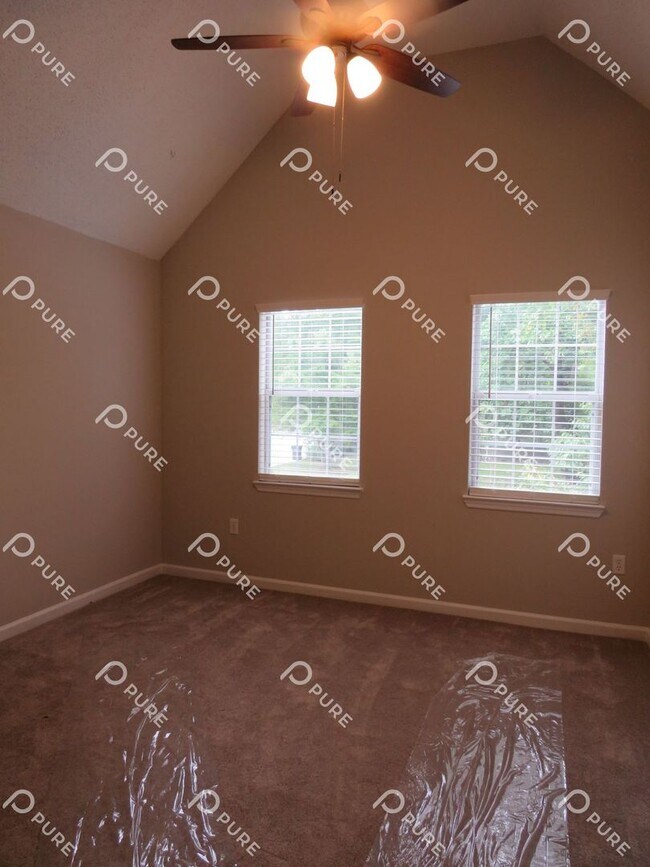 Building Photo - 202 Marlboro Way