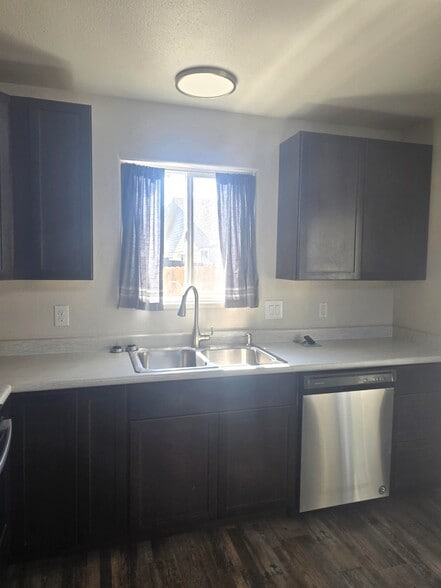 Building Photo - 2943 Bunting Ave