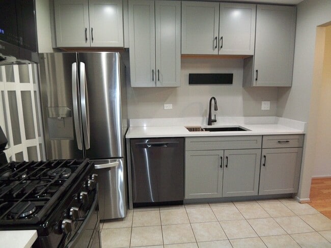 Building Photo - 1546 Williamsburg Dr