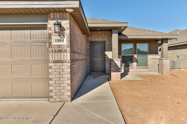 Primary Photo - 1904 136th St