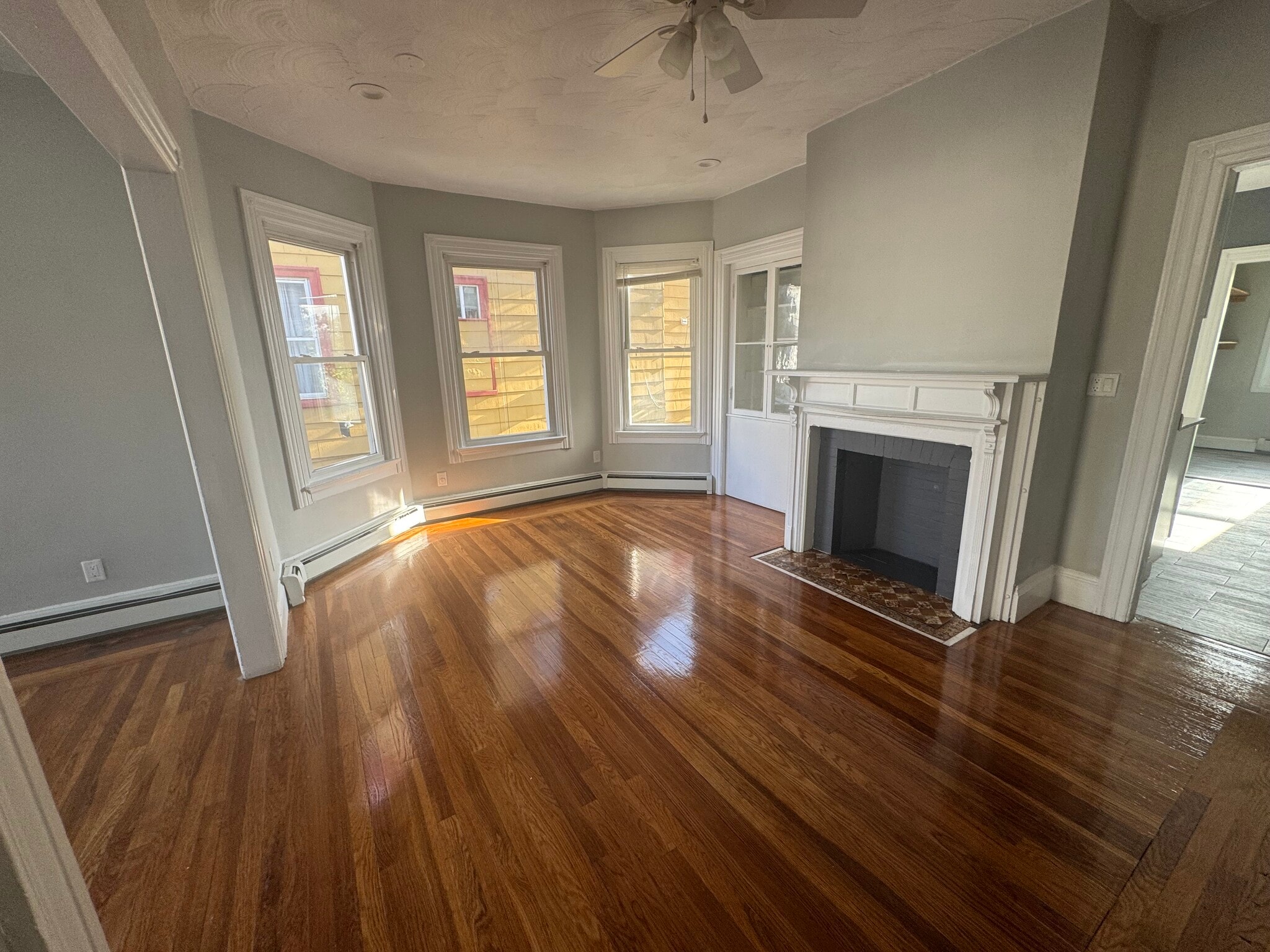 Building Photo - 47 Vineyard St