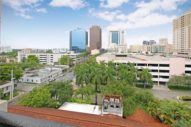 Building Photo - 520 SE 5 Ave