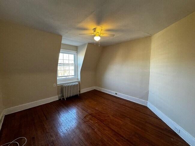 Building Photo - Serene Splendor in Mt. Pleasant: Stylish 1BR, 1BA Haven