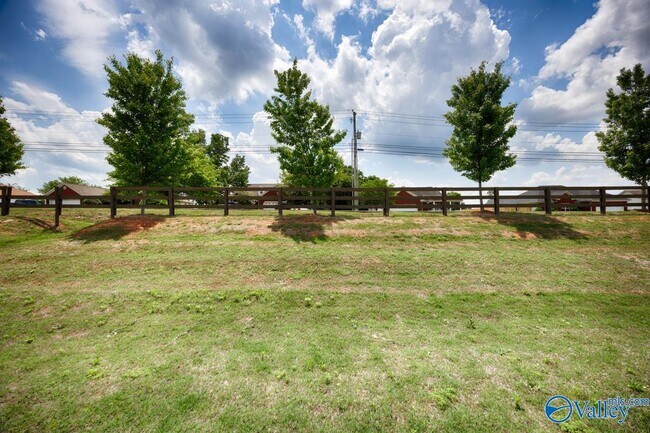 Building Photo - 100 River Springs Ct