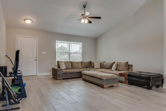 Building Photo - 2081 Bella Breeze Ct