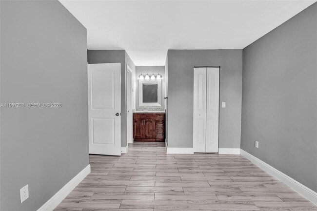 Building Photo - 1263 SW 46th Ave