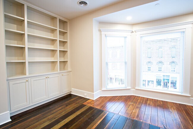 Building Photo - 100 W Main St