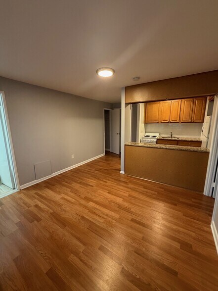 Building Photo - 15 Fairfax Ave