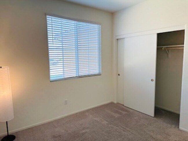 Building Photo - $2,350 West of Hwy 99, 3 Beds - Monte Vist...