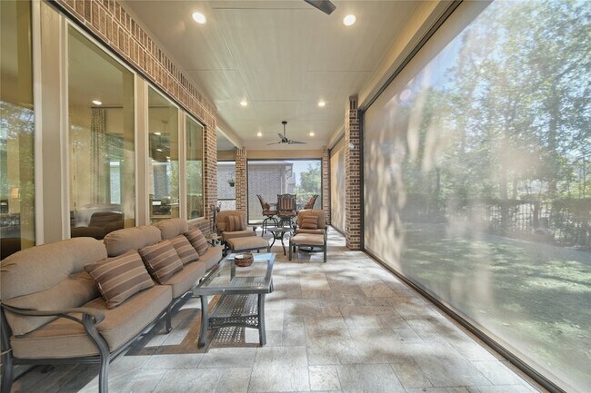 Building Photo - 9510 Spring Rose Dr